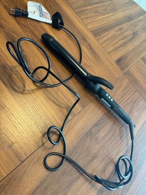Black 1-1/4 Curling Iron